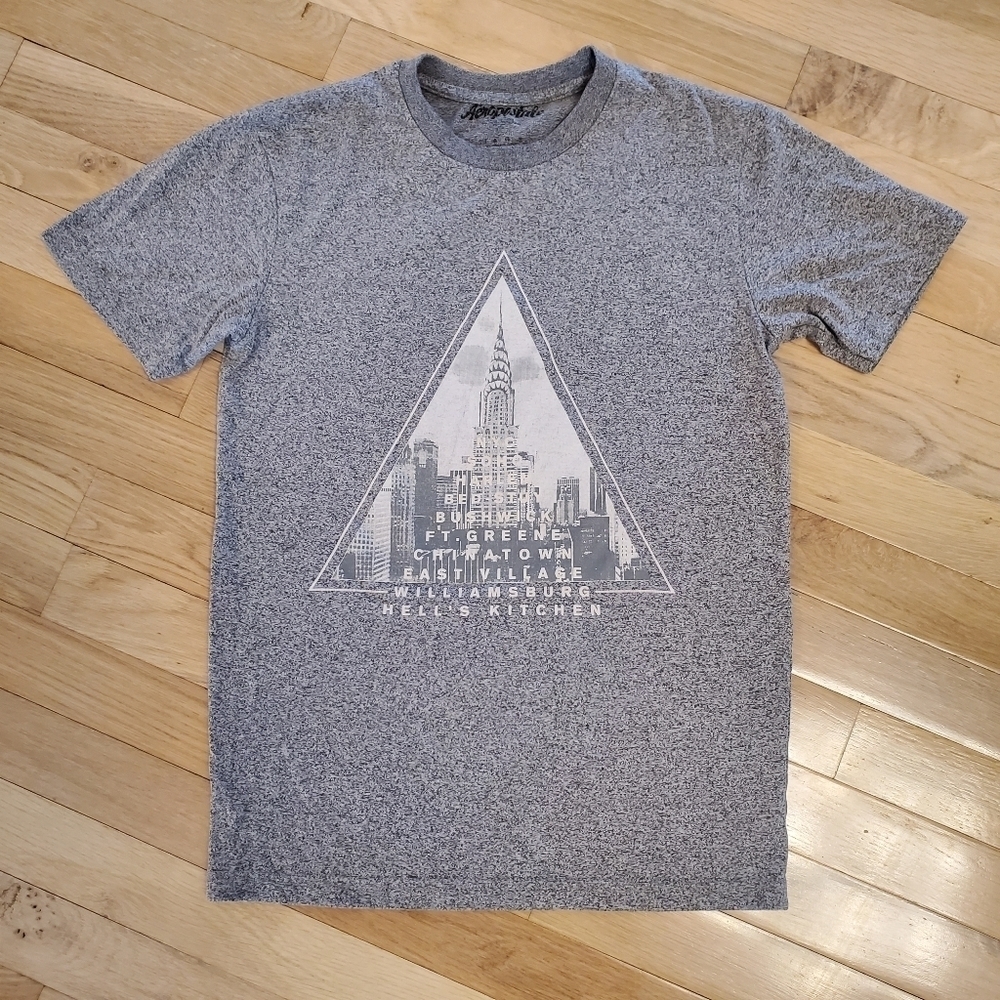 Aeropostale boy's t-shirt.  Size M